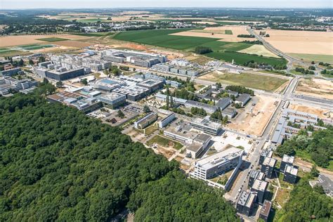 université paris saclay campus.